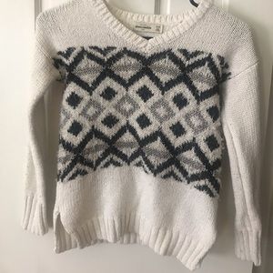 white KNIT ABERCROMBIE SWEATER